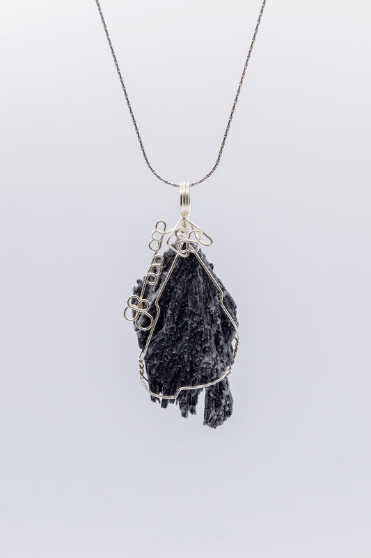 Kyanite Black